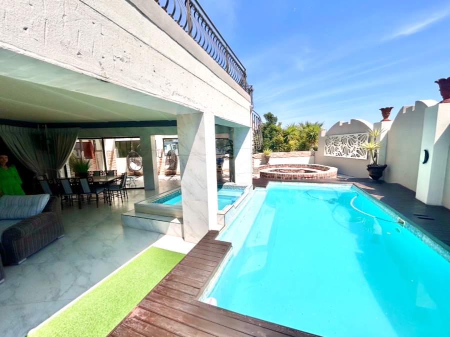 8 Bedroom Property for Sale in Baronetcy Estate Western Cape